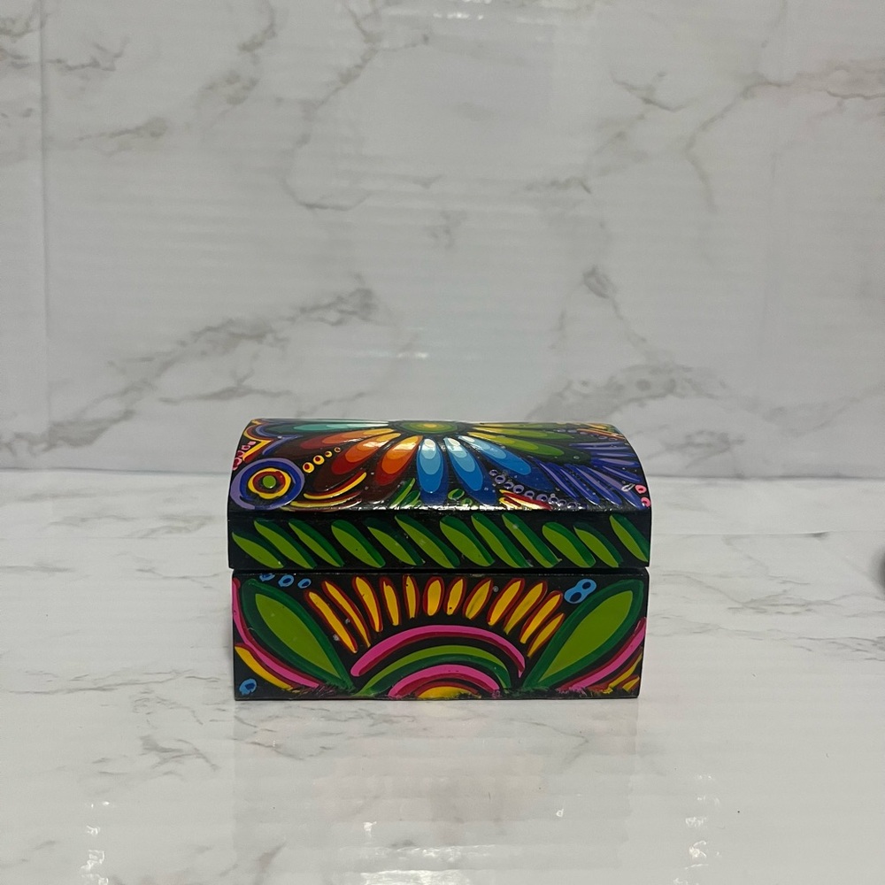 Hand Painted Crafted Tole Peruvian Wood Folk Art Trinket